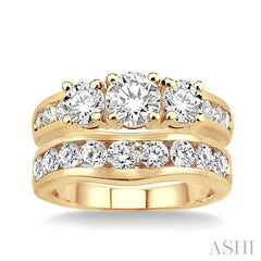 2 1/2 Ctw Diamond Wedding Set with 1 1/2 Ctw Round Cut Engagement Ring and 1 Ctw Wedding Band in 14K Yellow Gold