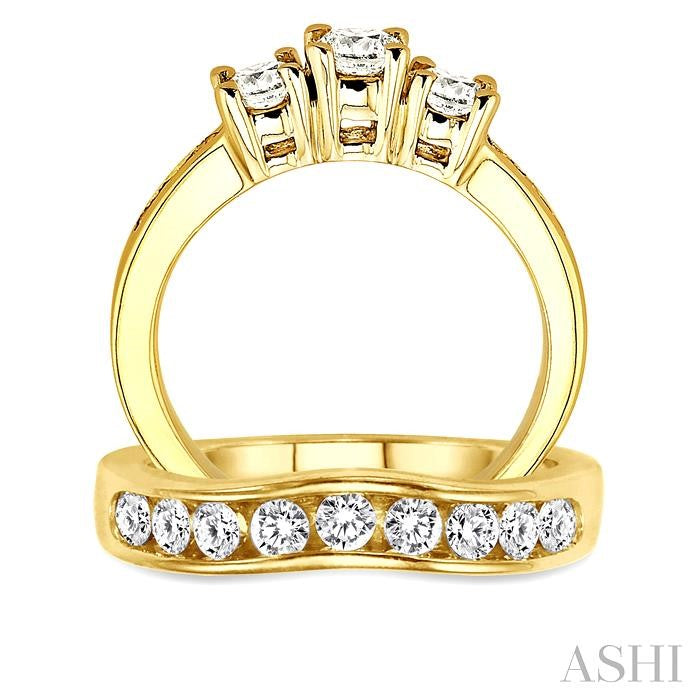 2 1/2 Ctw Diamond Wedding Set with 1 1/2 Ctw Round Cut Engagement Ring and 1 Ctw Wedding Band in 14K Yellow Gold