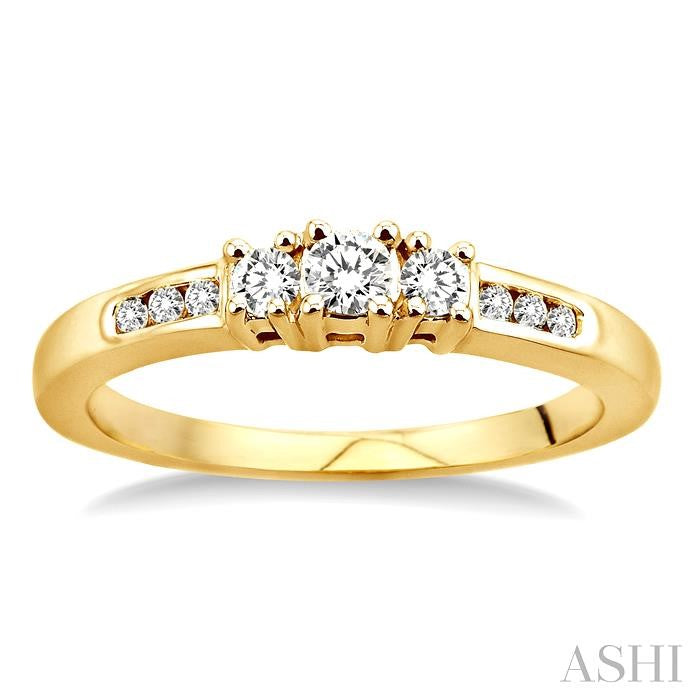 1/4 ctw Nine Stone Round Cut Diamond Engagement Ring in 14K Yellow Gold