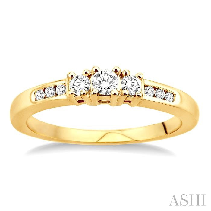 1/4 ctw Nine Stone Round Cut Diamond Engagement Ring in 14K Yellow Gold