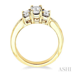 1 1/2 Ctw Nine Stone Emerald & Princess Cut Diamond Engagement Ring in 14K Yellow Gold