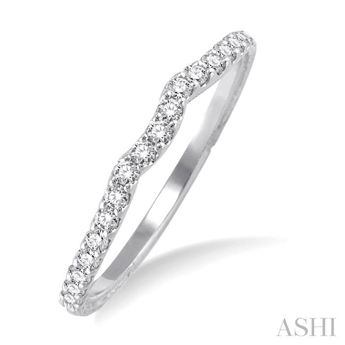 1/4 Ctw Round Cut Diamond Wedding Band in 14K White Gold