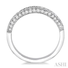1/2 Ctw Round Cut Diamond Wedding Band in 14K White Gold