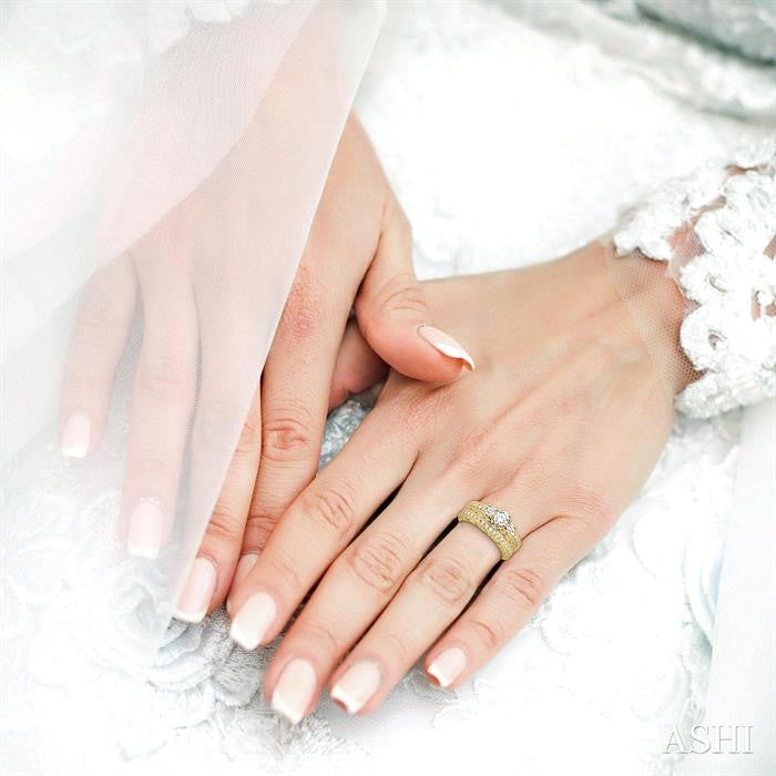 1 1/4 ctw Diamond Wedding Set with 7/8 ctw Round Cut Engagement Ring and 3/8 ctw Wedding Band in 14K Yellow Gold