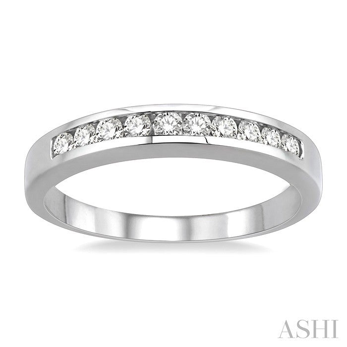 1/4 Ctw Channel Set Round Cut Diamond Band in 14K White Gold