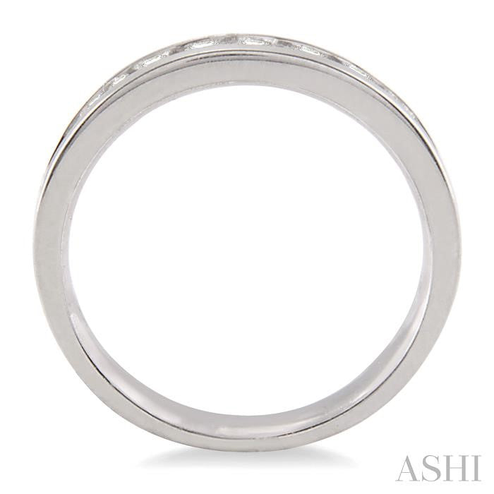 1/4 Ctw Round Cut Diamond Wedding Band in 14K White Gold