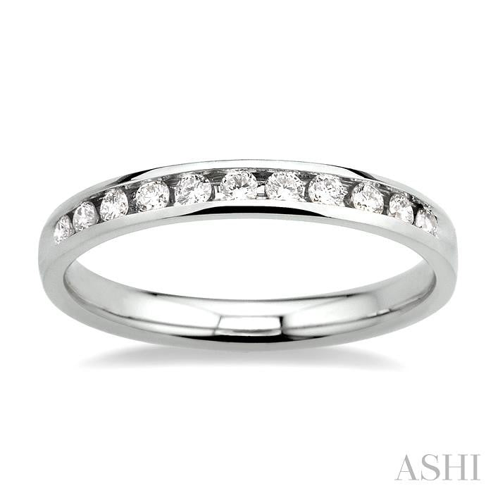 1/4 Ctw Round Cut Diamond Wedding Band in 14K White Gold
