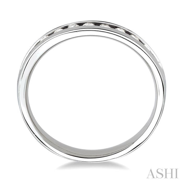 1/4 Ctw Round Cut Diamond Wedding Band in 14K White Gold