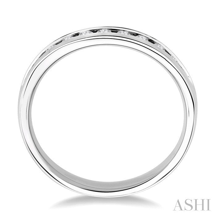 1/4 Ctw Round Cut Diamond Wedding Band in 14K White Gold