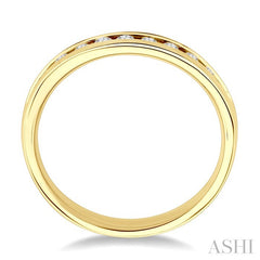 1/4 Ctw Round Cut Diamond Wedding Band in 14K Yellow Gold