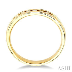 1/4 Ctw Round Cut Diamond Wedding Band in 14K Yellow Gold