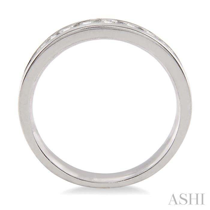 1/6 Ctw Round Cut Diamond Wedding Band in 14K White Gold