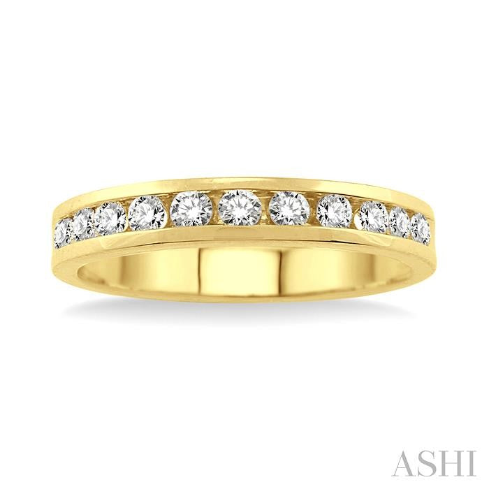 1/6 Ctw Round Cut Diamond Wedding Band in 14K Yellow Gold
