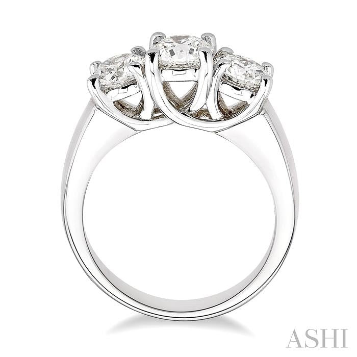 1 1/2 Ctw Three Stone Round Cut Diamond Ring in 14K White Gold