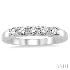 1/2 Ctw Round Cut Diamond Wedding Band in 14K White Gold