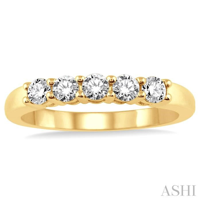 1/2 Ctw Round Cut Diamond Wedding Band in 14K Yellow Gold