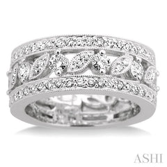 1 1/4 Ctw Diamond Wedding Band in 18K White Gold