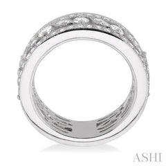 1 1/4 Ctw Diamond Wedding Band in 18K White Gold