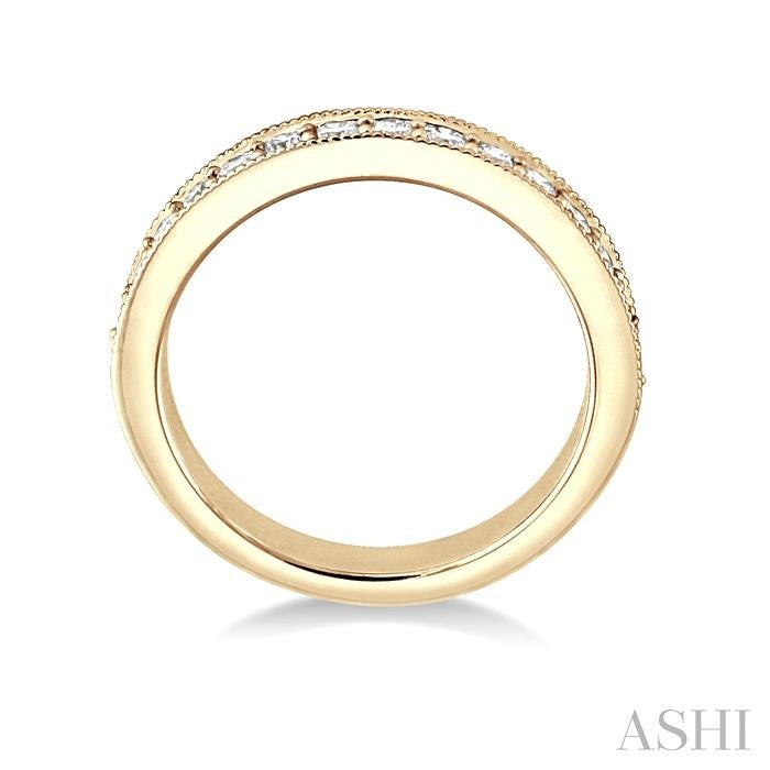 1/4 Ctw Round Cut Diamond Wedding Band in 14K Yellow Gold