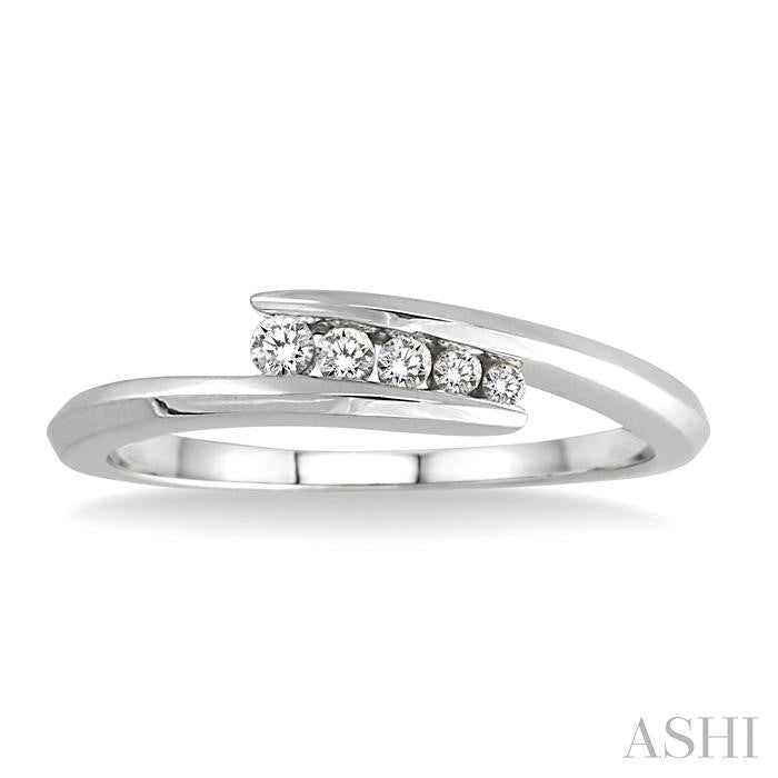 1/10 Ctw Round Cut Diamond Journey Ring in 14K White Gold