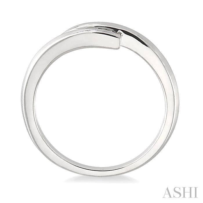 1/10 Ctw Round Cut Diamond Journey Ring in 14K White Gold