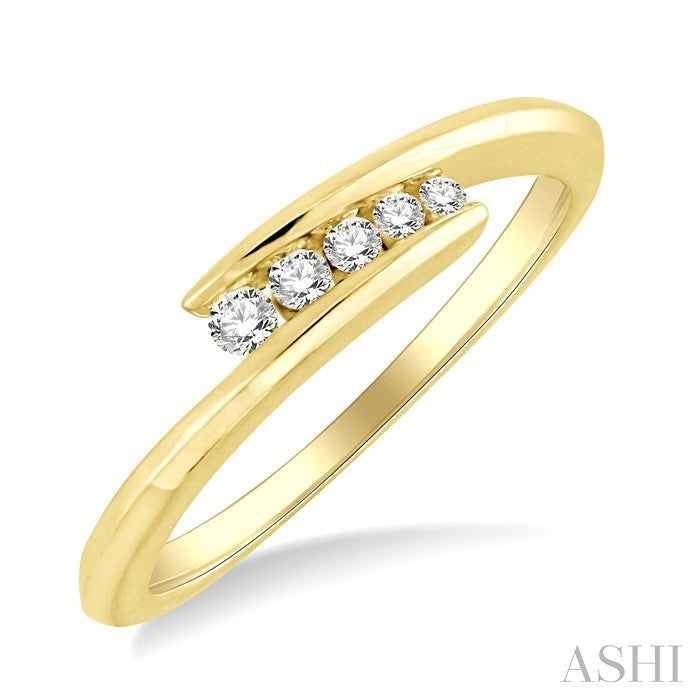 1/10 Ctw Round Cut Diamond Journey Ring in 10K Yellow Gold