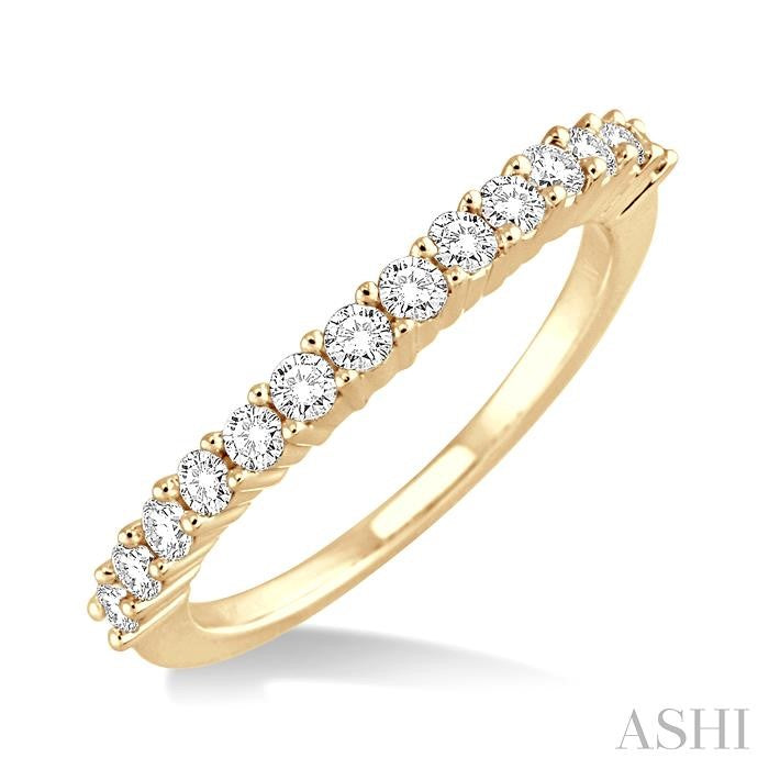 1/2 Ctw Round Cut Diamond 'V' Shape Band in 14K Yellow Gold.