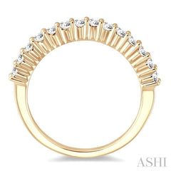 1/2 Ctw Round Cut Diamond 'V' Shape Band in 14K Yellow Gold.