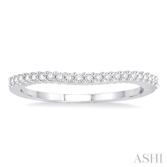 1/4 Ctw Round Cut Diamond 'V' Shape Band in 14K White Gold.