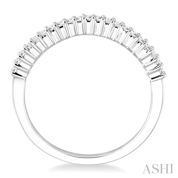 1/4 Ctw Round Cut Diamond 'V' Shape Band in 14K White Gold.