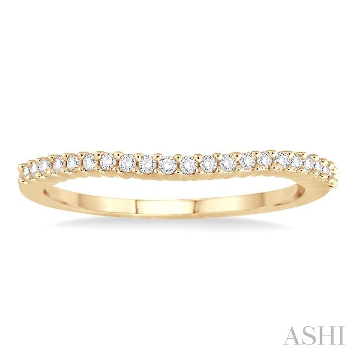 1/4 Ctw Round Cut Diamond 'V' Shape Band in 14K Yellow Gold