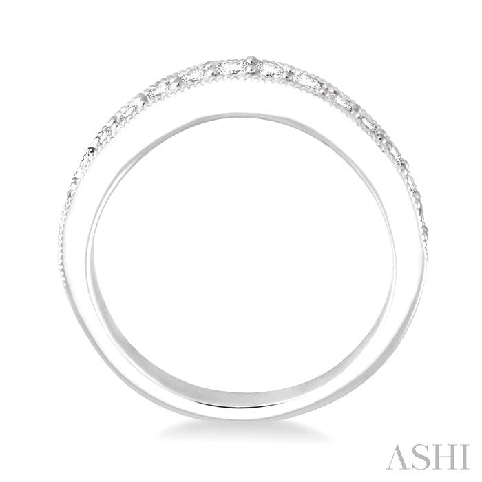 1/2 Ctw Round Cut Diamond 'V' Shape Band in 14K White Gold.