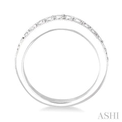 1/2 Ctw Round Cut Diamond 'V' Shape Band in 14K White Gold.