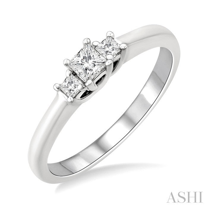 1/4 Ctw 3 Stone Princess Cut Diamond Ring in 14K White Gold