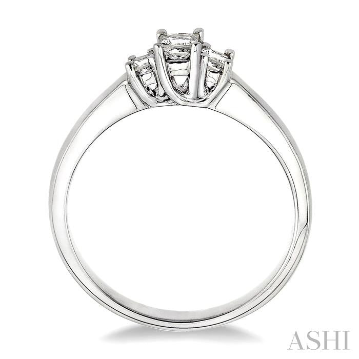 1/4 Ctw 3 Stone Princess Cut Diamond Ring in 14K White Gold