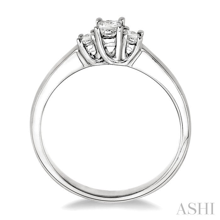 1/4 Ctw 3 Stone Princess Cut Diamond Ring in 14K White Gold