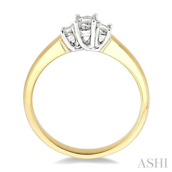1/4 Ctw 3 Stone Princess Cut Diamond Ring in 14K Yellow and White Gold