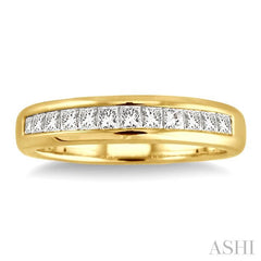 1/4 Ctw Princess Cut Diamond Band in 14K Yellow Gold