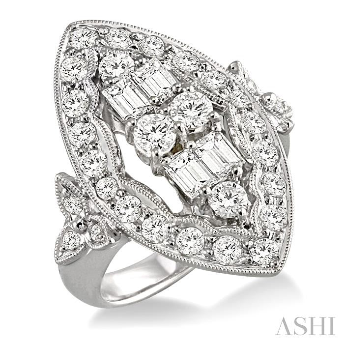 2 Ctw Baguette and Round Cut Traditional Diamond Ring in 18K White Gold