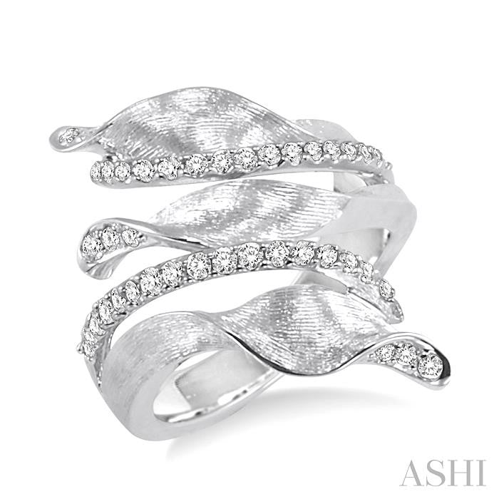 1/2 Ctw Round Cut Diamond Fashion Ring in 14K White Gold