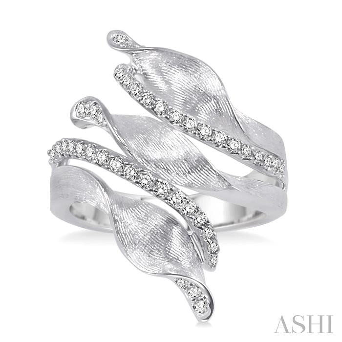 1/2 Ctw Round Cut Diamond Fashion Ring in 14K White Gold