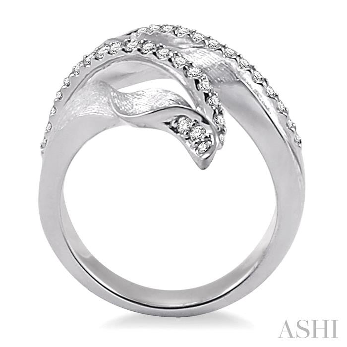 1/2 Ctw Round Cut Diamond Fashion Ring in 14K White Gold