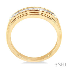 1/8 Ctw Round Cut Diamond Women's Ring in 14K Yellow Gold