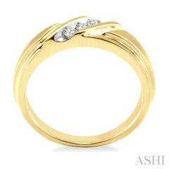 1/8 Ctw Round Cut Diamond Women's Ring in 14K Yellow Gold