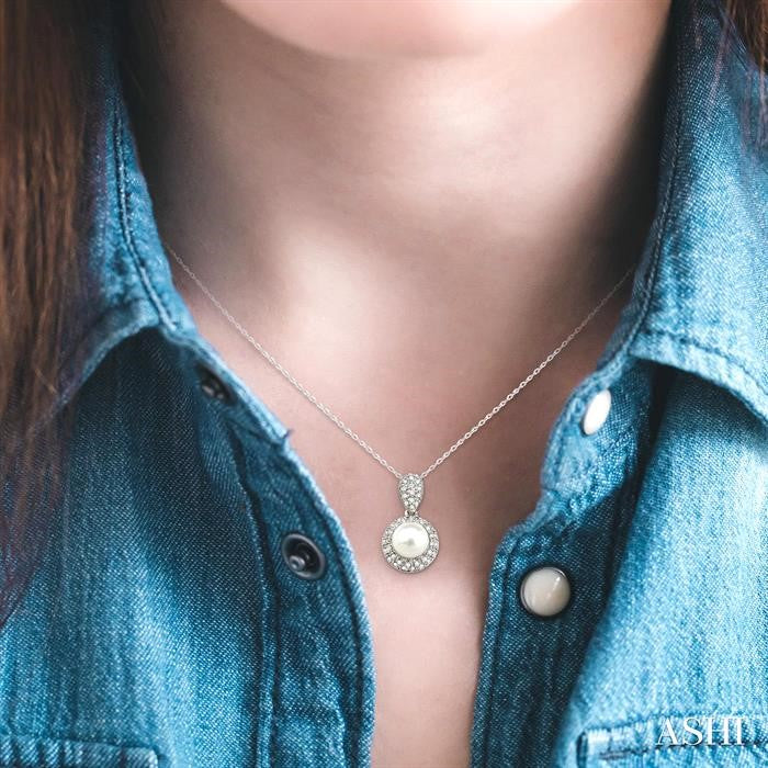 6.5 MM Cultured Pearl and 1/4 Ctw Round Cut Diamond Pendant in 10K White Gold with Chain