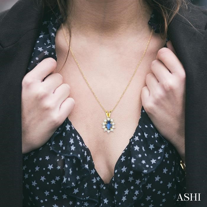 6x4MM Oval Cut Sapphire and 1/4 Ctw Round Cut Diamond Pendant in 14K Yellow Gold with Chain