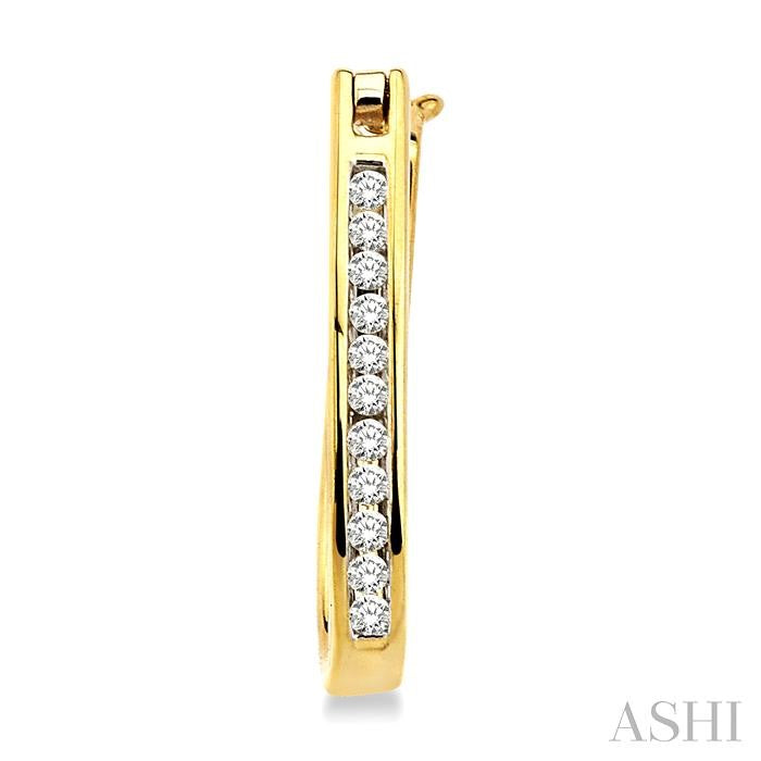 1/4 Ctw Round Cut Diamond Hoop Earrings in 14K Yellow Gold