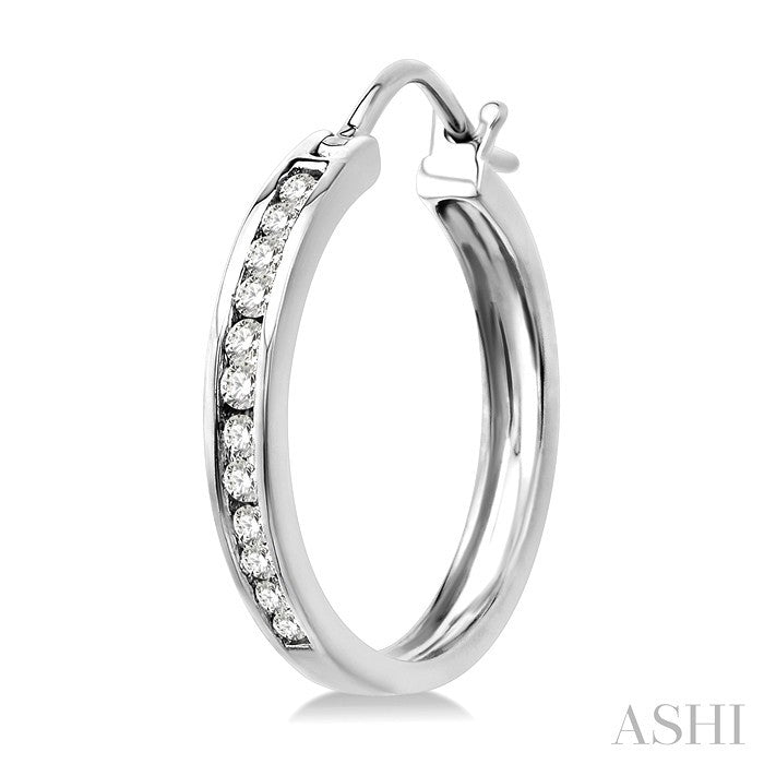 1/2 Ctw Round Cut Diamond Hoop Earrings in 14K White Gold
