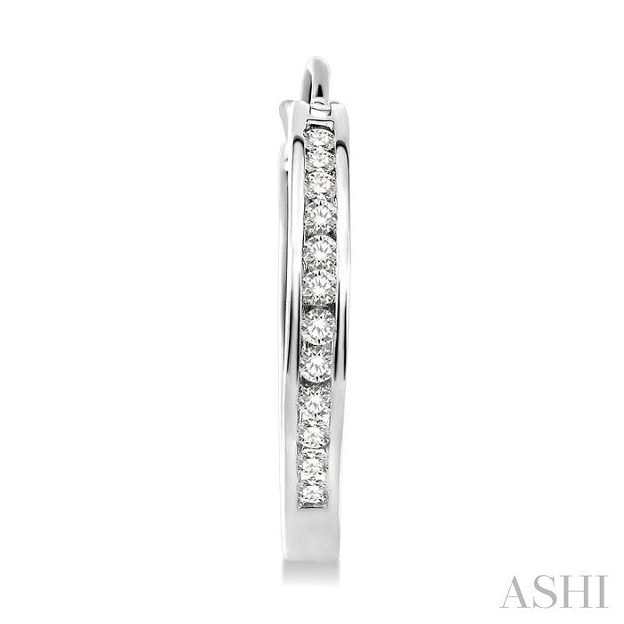 1/2 Ctw Round Cut Diamond Hoop Earrings in 14K White Gold