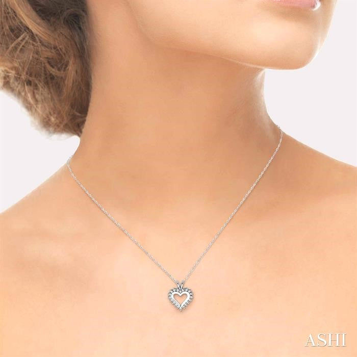 1/4 Ctw Round Cut Diamond Heart Pendant in 14K White Gold with Chain